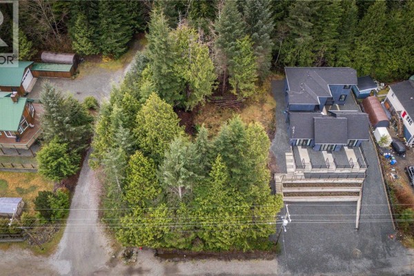 1391 Victoria Rd, Ucluelet, BC V0R3A0 Photo 2