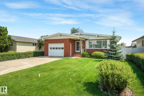 Kitchen - 13911 86 St Nw, Edmonton, AB T5E3C2 Photo 3