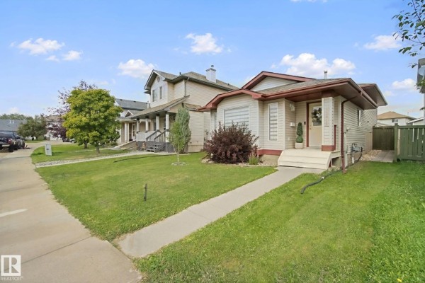 Kitchen - 13912 156 Av Nw, Edmonton, AB T6V1T3 Photo 3