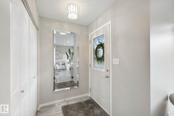 Primary Bedroom - 13912 156 Av Nw, Edmonton, AB T6V1T3 Photo 5