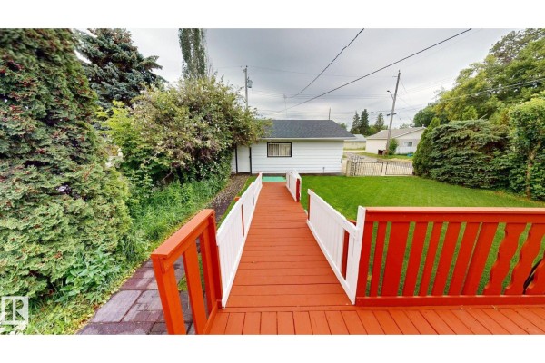 Primary Bedroom - 13915 135a Av Nw, Edmonton, AB T5L4A1 Photo 4