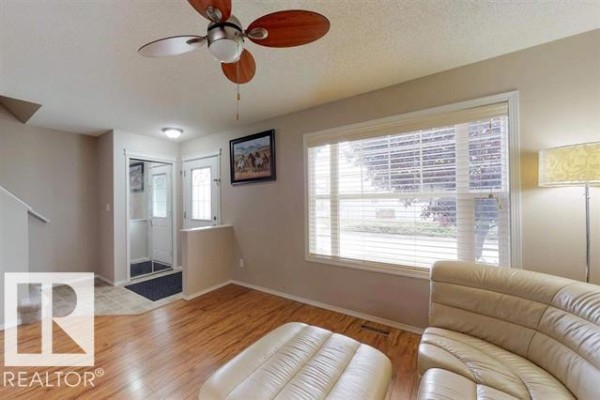 Primary Bedroom - 13924 152 Av Nw, Edmonton, AB T6V1T5 Photo 5