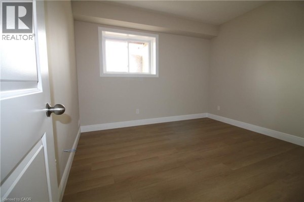 4pc Bathroom - 1395 Bleams Road Unit# 2, Kitchener, ON N2E3X7 Photo 5