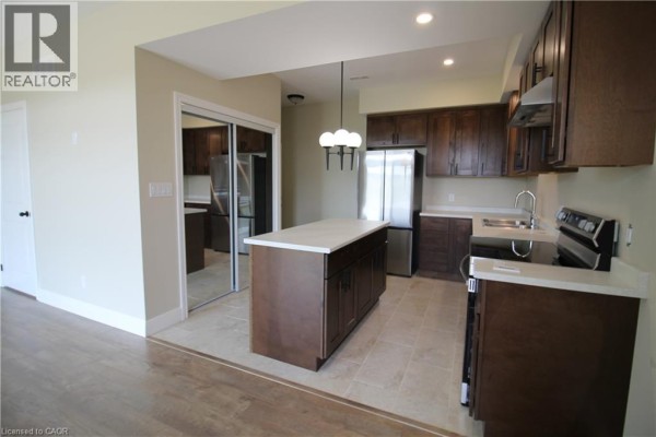 4pc Bathroom - 1395 Bleams Road Unit# 3, Kitchener, ON N2E3X7 Photo 2