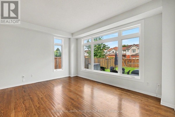 Foyer - 1395 Kitchener Avenue, Ottawa, ON K1V2A3 Photo 5