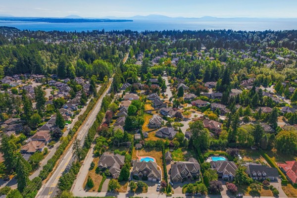 13978 23a Avenue, Surrey, BC V4A9V9 Photo 2