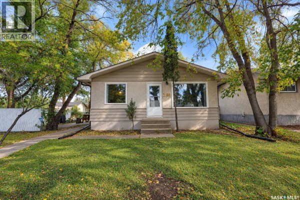Living room - 1399 6th Street E, Prince Albert, SK S6V0R1 Photo 3