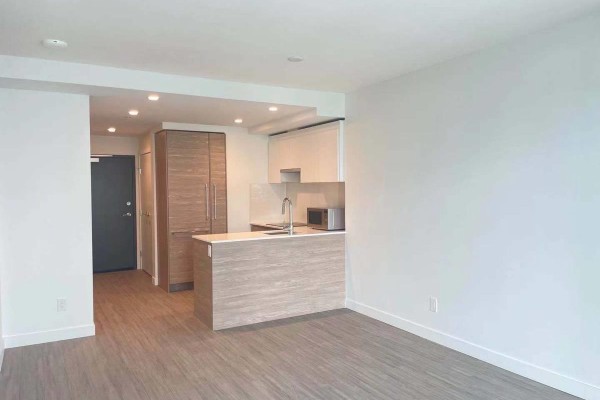 13xx 13655 Fraser Hwy, Surrey, BC V3T0P8 Photo 4
