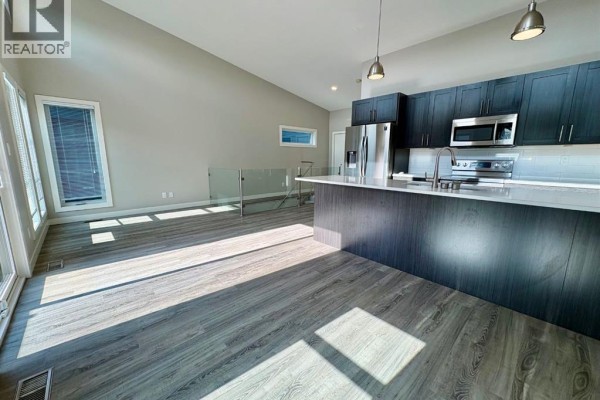 4pc Bathroom - 14, 5110 48a Avenue, Camrose, AB T4V1S1 Photo 4