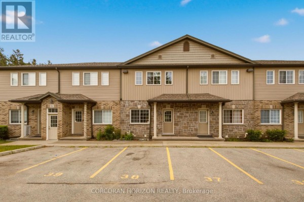 Living room - 14 - 1180 Countrystone Drive, Kitchener, ON N2N0B9 Photo 3