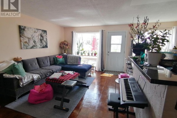 Living room - 14 - 23 Four Winds Drive, Toronto, ON M3J1K7 Photo 3