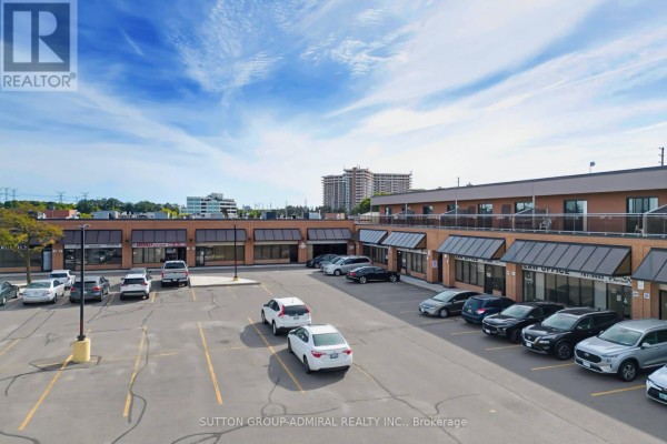 14 - 3300 Steeles Avenue W, Vaughan, ON L4K2Y4 Photo 3