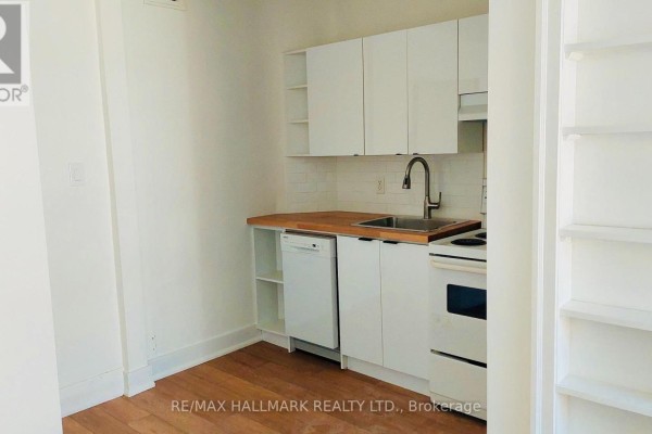 14 - 595 St Clair Avenue W, Toronto, ON M6C1A3 Photo 4