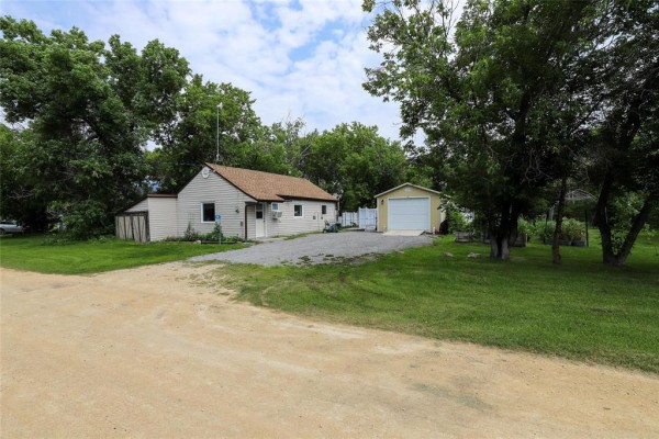 Kitchen - 14 2nd Avenue, Inwood, MB R0C1P0 Photo 2