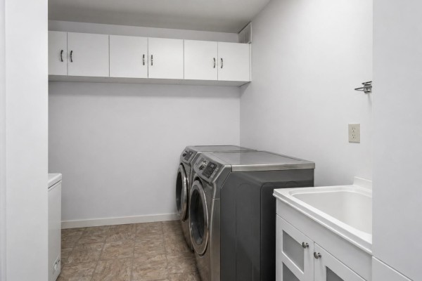 Laundry room with full-size washer, dryer, and utility sink. - 14 32165 7th Avenue, Mission