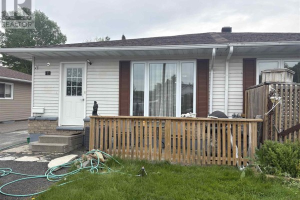 Dining room - 14 Albert St, Elliot Lake, ON P5A2Y8 Photo 2
