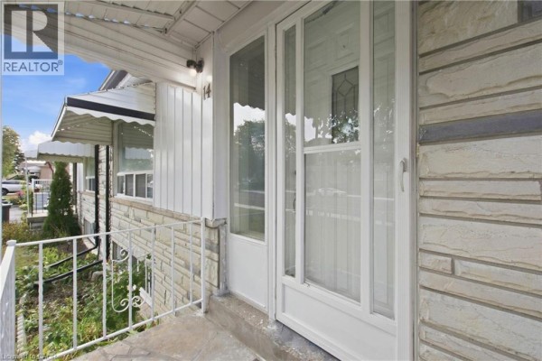 Recreation room - 14 Avondale Boulevard, Brampton, ON L6T1H3 Photo 4