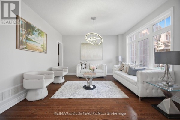 Living room - 14 Ayrshire Court, Brampton, ON L6Z0G6 Photo 5