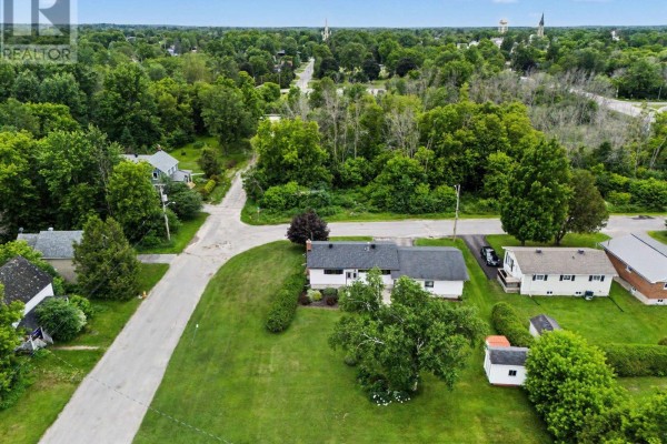 14 Baynes Street, Perth, ON, photo 2