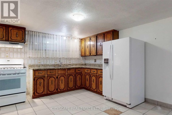 14 Beacon Road, Toronto, ON M1P1G7 Photo 5