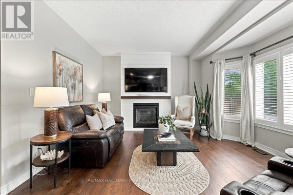 Living room - 14 Belsey Lane, Clarington, ON L1B0B3 Photo 5