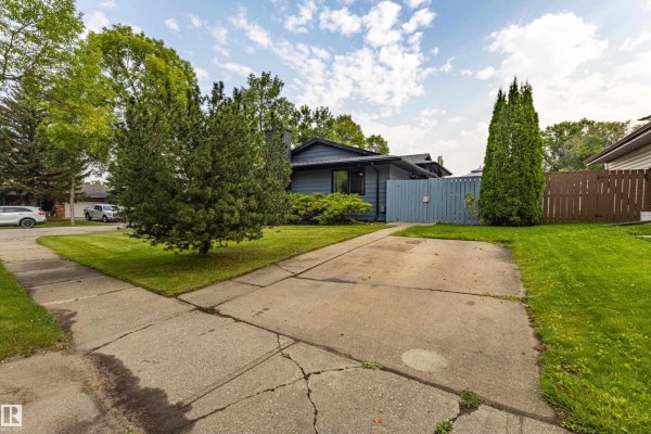 Family room - 14 Brunswick Cr, St  Albert, AB T8N2K6 Photo 4