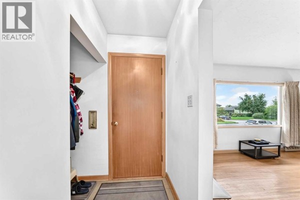 Bedroom - 14 Carnarvon Way Nw, Calgary, AB T2K1W4 Photo 3