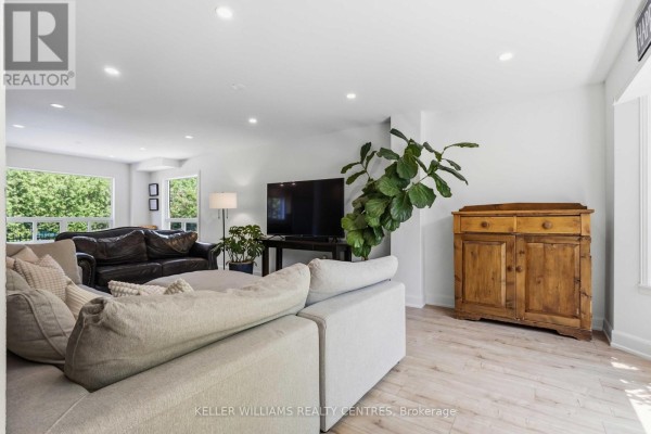 14 Centro Court, Georgina, ON L4P3C8 Photo 5