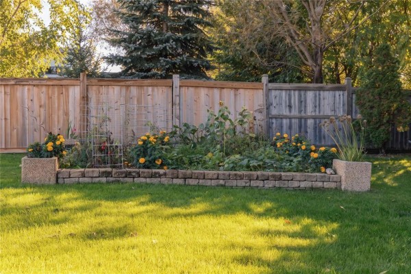 Office - 14 Creekside Drive, Steinbach, MB R5G0A3 Photo 4