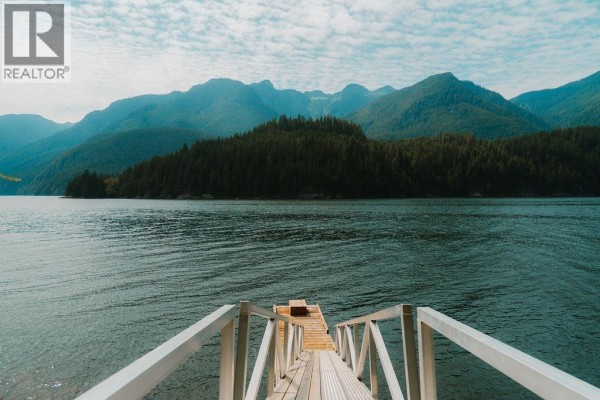 14 E Croker Island, North Vancouver, BC V0V0V0 Photo 2