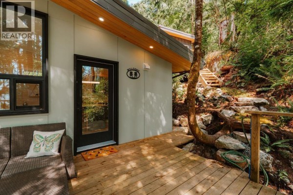 14 E Croker Island, North Vancouver, BC V0V0V0 Photo 5