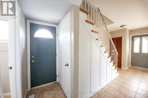 Primary Bedroom - 14 Faulkner Crescent, Toronto, ON M9M2C1 Photo 4