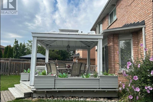 14 Gas Light Crescent, Vaughan, ON L4L8E8 Photo 5