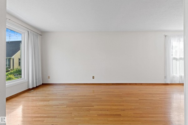 Dining room - 14 Goebel Cl, Spruce Grove, AB T7X2A1 Photo 2