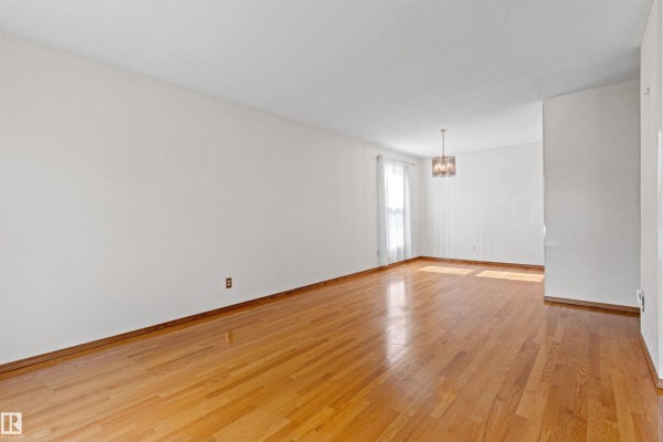 Family room - 14 Goebel Cl, Spruce Grove, AB T7X2A1 Photo 4