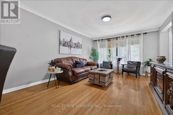 14 Grampian Crescent, Toronto, ON, photo 2