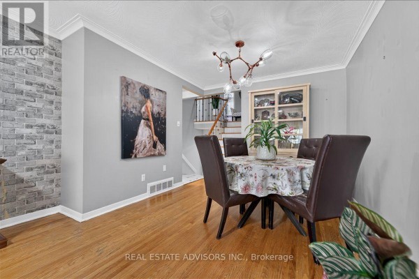14 Grampian Crescent, Toronto, ON, photo 3
