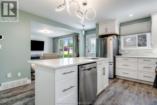 Recreation room - 14 Greenbriar Trail, Wallaceburg, ON N8A4V4 Photo 5