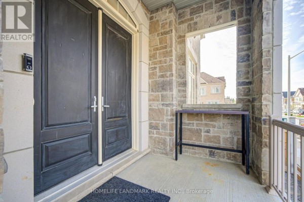 Kitchen - 14 Greywacke Street, Richmond Hill, ON L4E1G8 Photo 4