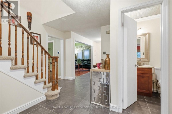 Living room - 14 Hillman Drive, Ajax, ON L1S6Y3 Photo 5