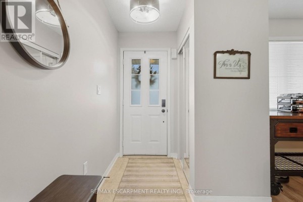 4pc Bathroom - 14 Kenyon Crescent, Grimsby, ON L3M5P4 Photo 5