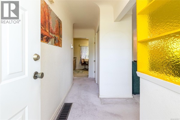 14 Kingham Pl, View Royal, BC, photo 3