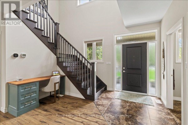 Foyer - 14 Kuehner Street, Kincardine, ON N2Z2X6 Photo 4