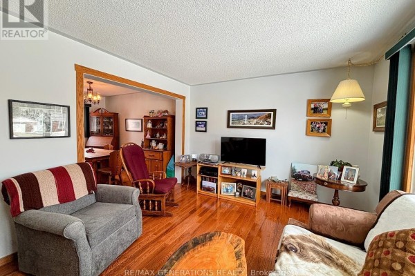 Dining room - 14 Lloyd Irwin Street, Marathon, ON P0T2E0 Photo 4