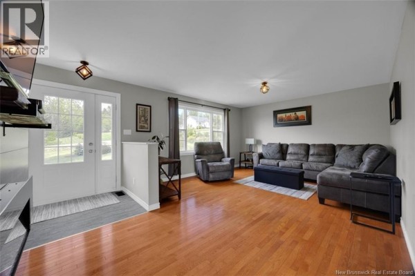 14 Lorie Lane, Sussex Photo 4