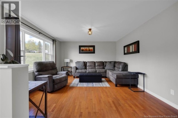 14 Lorie Lane, Sussex Photo 5