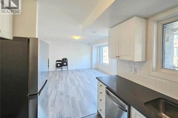 14 Magnolia Lane, Barrie, ON, photo 3