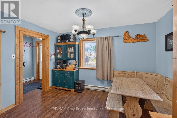 Foyer - 14 Main Street, Brockton, ON N0G1S0 Photo 4