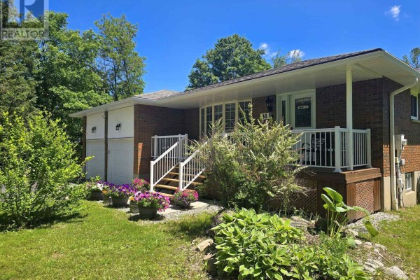 Bedroom 2 - 14 Manvers Drive, Kawartha Lakes, ON L0B1K0 Photo 3