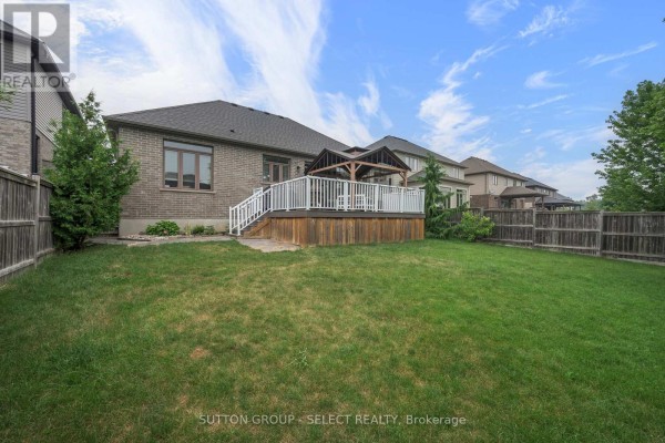 14 Mayapple Crescent, Middlesex Centre, ON, photo 3